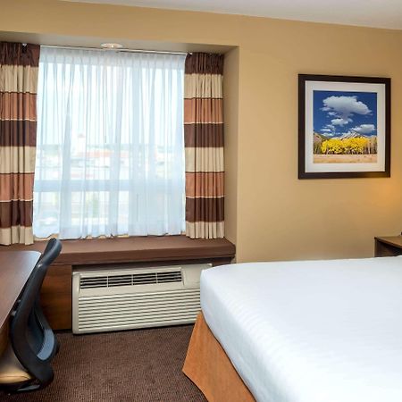 Microtel Inn & Suites By Wyndham Red Deer Exterior foto